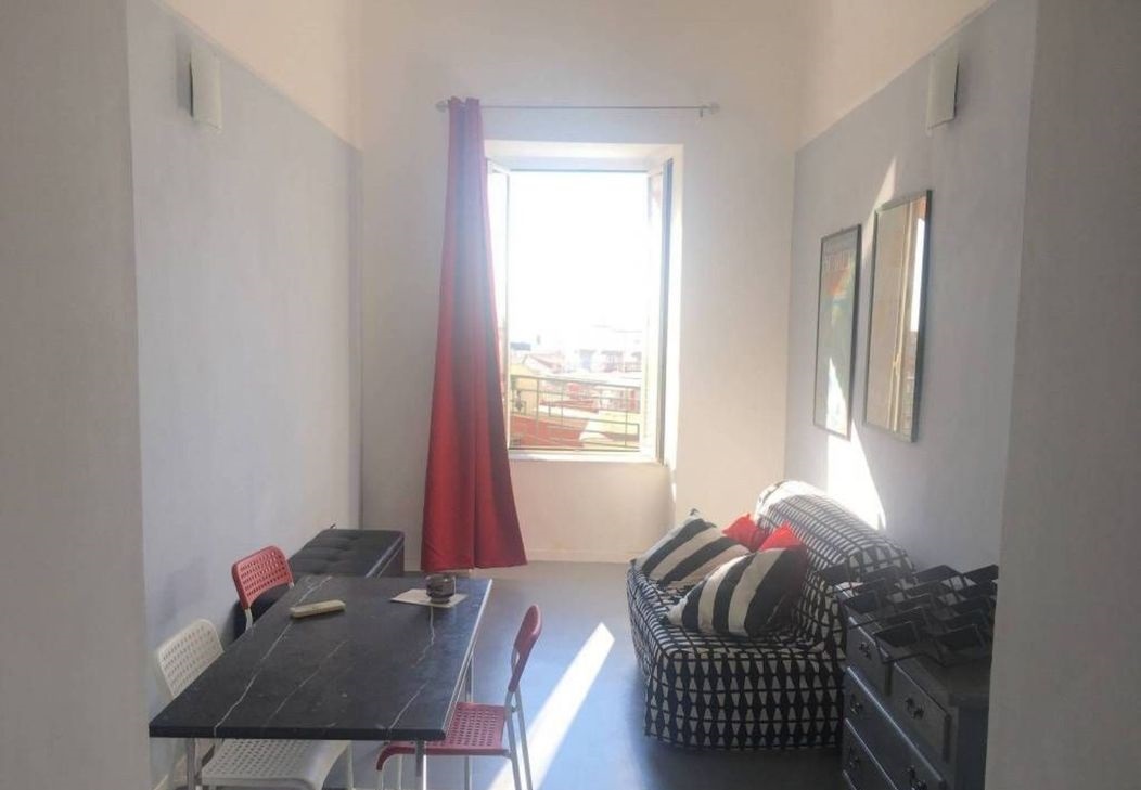 Appartamento bilocale in affitto a Napoli