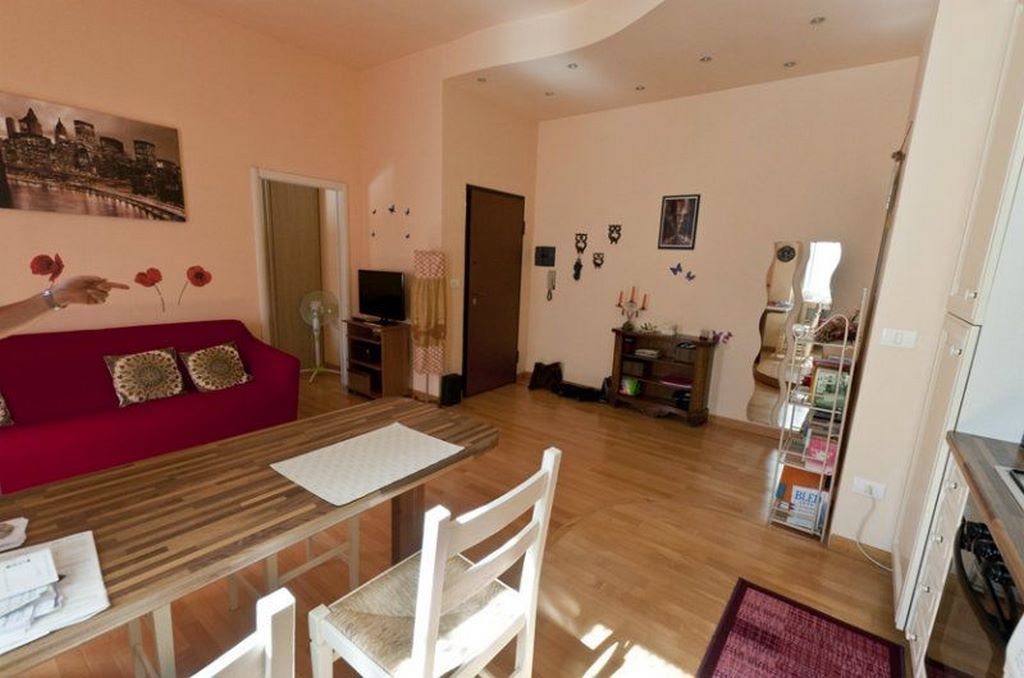 Bilocale Arredato con Stile – Luminoso 2° Piano con Ascensore, Balcone e Posto Auto