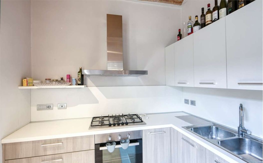 Elegante Bilocale di 77 m² – 3° Piano con Ascensore