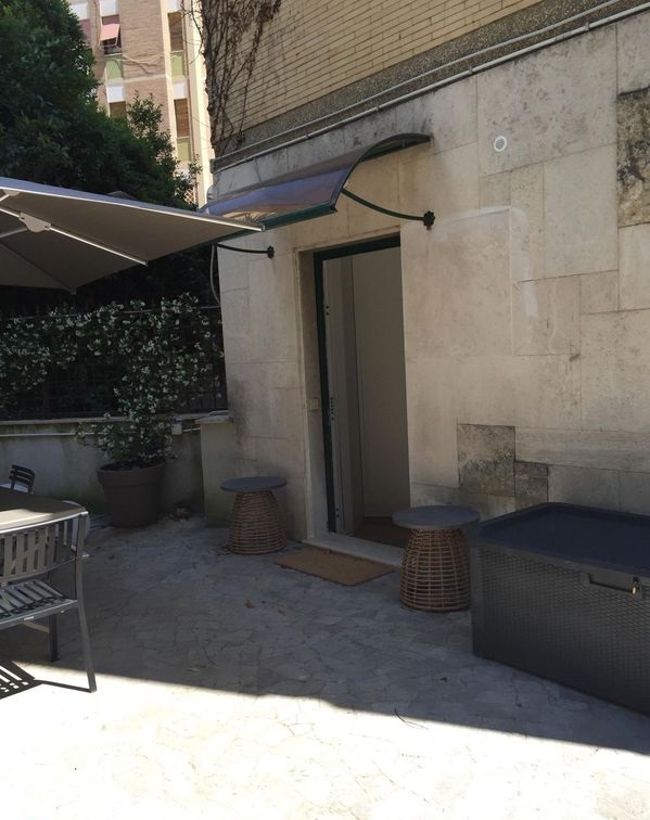 Bilocale di 40 m² con Giardino Privato e Posto Auto Coperto – Ristrutturato