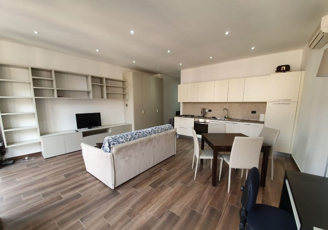 Ampio Bilocale di 66 m² al 4° Piano con Ascensore – Completamente Arredato