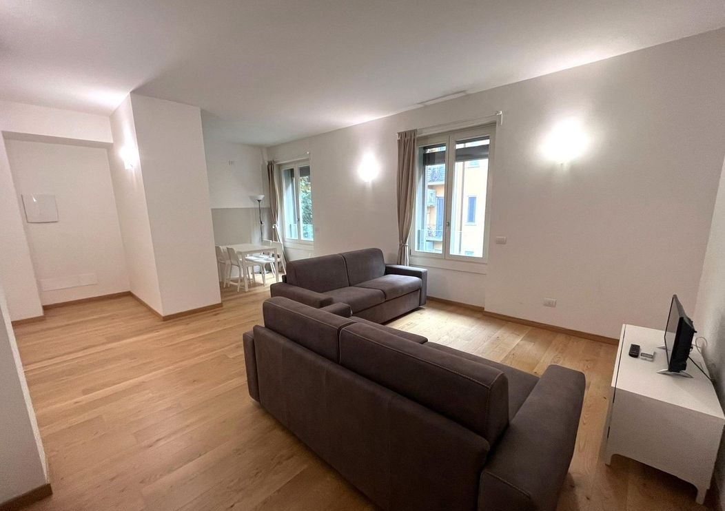 Ampio Bilocale di 68 m² Ristrutturato con Finiture di Pregio – Secondo Piano con Ascensore