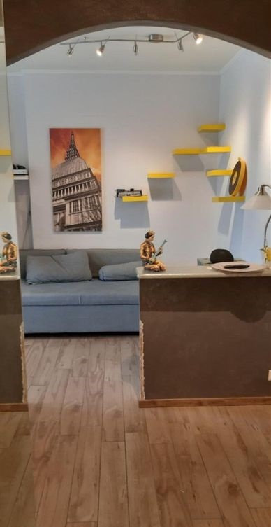 Elegante Bilocale Ristrutturato e Arredato a Nuovo – Ultimo Piano con Ascensore, Balconi e Posto Auto