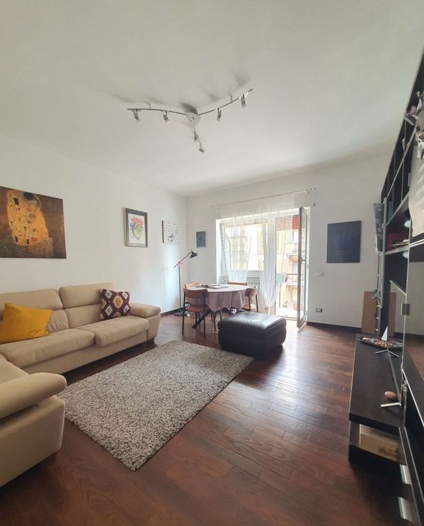 Ampio Bilocale di 73 mq Completamente Ristrutturato – 5° Piano con Ascensore, 3 Balconi e Posto Auto