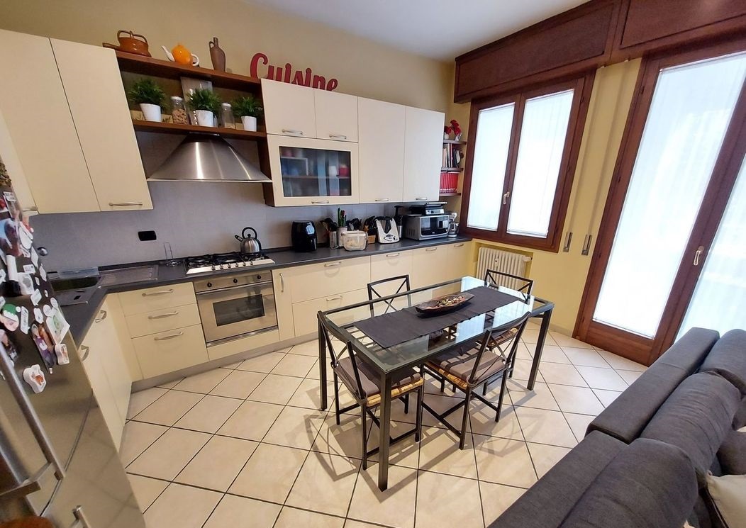 Ampio Bilocale Ristrutturato di 70 mq con Balcone e Cantina – Primo Piano con Ascensore