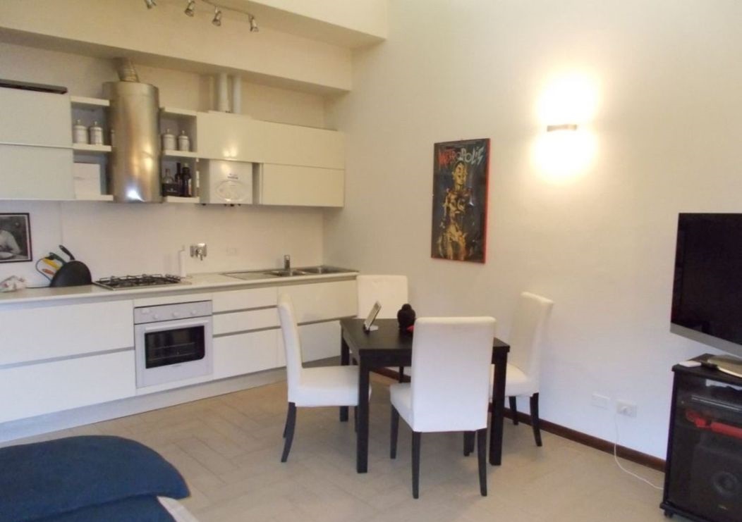 Bilocale di 75 mq con Posto Auto e Cantina – Piano Seminterrato