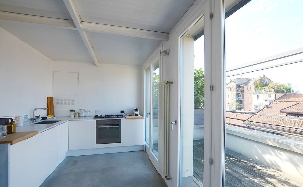 Elegante Attico Duplex di 70 mq con Terrazzo di 20 mq – 5°/6° Piano con Ascensore, vicino Metro Lima