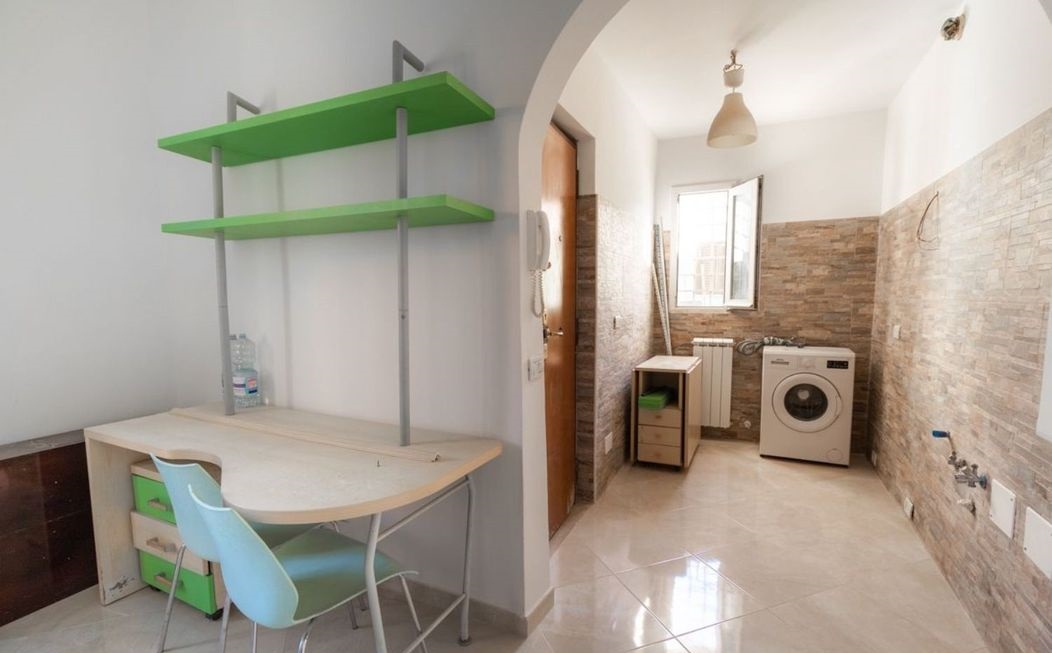 Grazioso Bilocale di 40 mq con Ingresso Indipendente, Soppalco e Cantina – Piano Terra