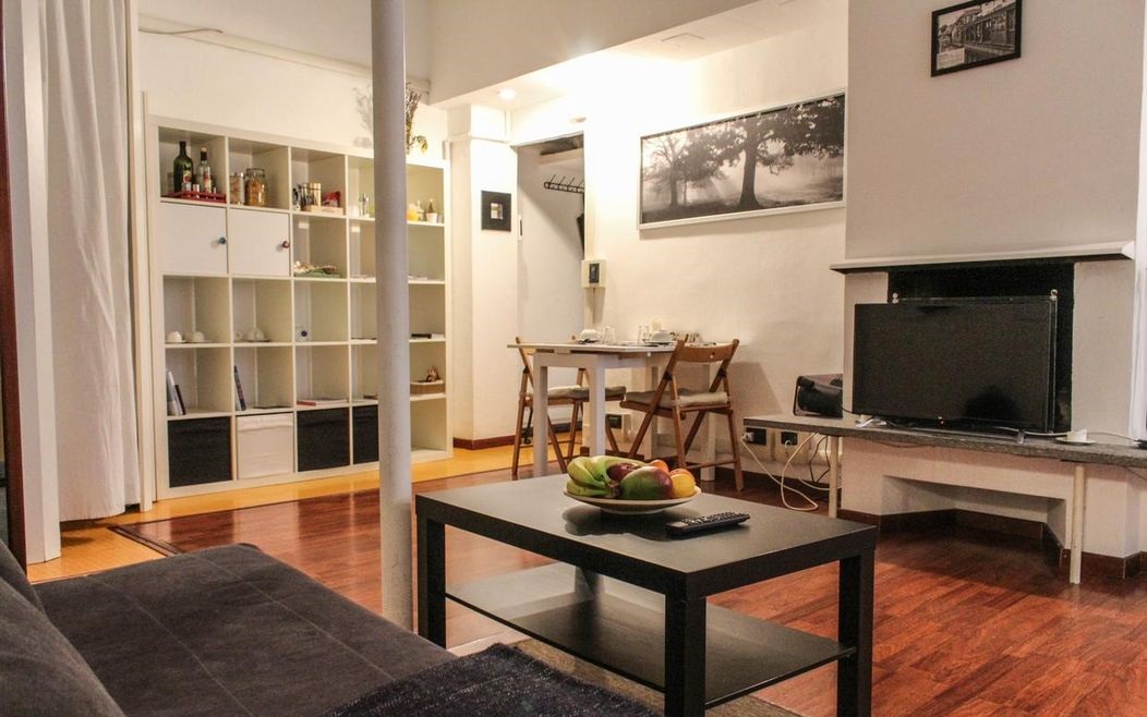 Monolocale di 33 mq con Terrazzino – Primo Piano senza Ascensore nel Cuore della Movida Milanese