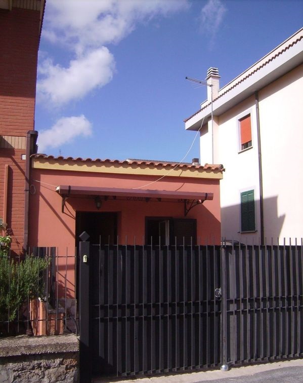 Monolocale Ristrutturato di 28 mq – Piano Terra con Piccola Area Esterna e Riscaldamento Autonomo