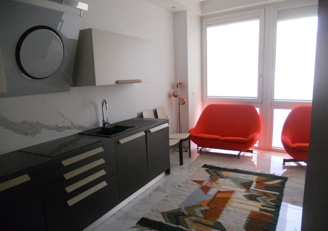 Monolocale di 35 mq di Lusso – 1° Piano con Ascensore, Ristrutturato e Arredato, Climatizzato e con Riscaldamento Autonomo