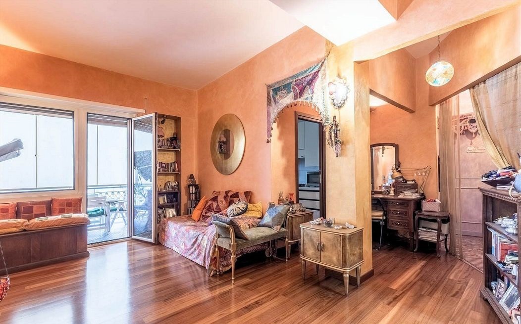 Trilocale di 77 mq con Ampio Terrazzo – 3° Piano con Ascensore, Doppi Servizi e Riscaldamento Autonomo